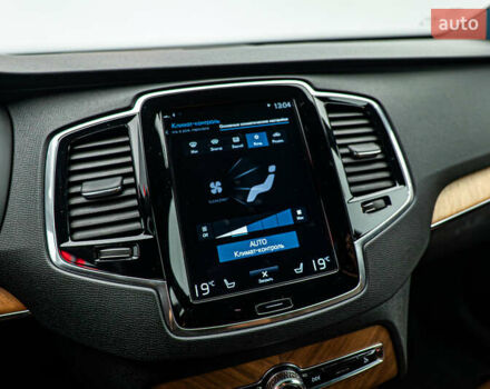 Белый Вольво ХС90, объемом двигателя 2 л и пробегом 111 тыс. км за 47030 $, фото 18 на Automoto.ua