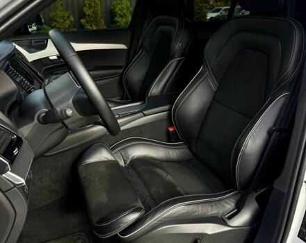 Вольво ХС90 2021 в Киеве на Automoto.ua Белый Вольво ХС90, объемом двигателя 2 л и пробегом 57 тыс. км за 45500 $, фото 15 на Automoto.ua