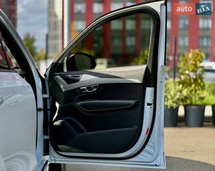 Вольво ХС90 2021 в Киеве на Automoto.ua Белый Вольво ХС90, объемом двигателя 2 л и пробегом 57 тыс. км за 45500 $, фото 33 на Automoto.ua