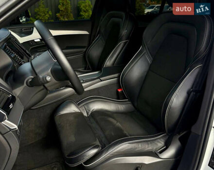 Вольво ХС90 2021 в Киеве на Automoto.ua Белый Вольво ХС90, объемом двигателя 2 л и пробегом 57 тыс. км за 45500 $, фото 32 на Automoto.ua