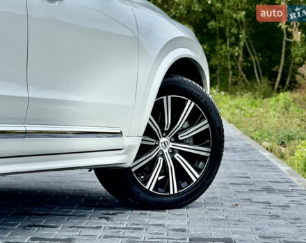 Белый Вольво ХС90, объемом двигателя 1.97 л и пробегом 9 тыс. км за 53999 $, фото 38 на Automoto.ua