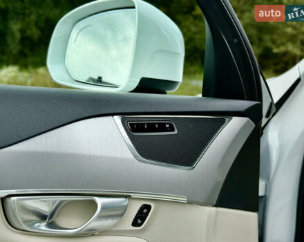 Белый Вольво ХС90, объемом двигателя 1.97 л и пробегом 9 тыс. км за 53999 $, фото 67 на Automoto.ua