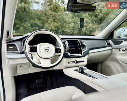 Белый Вольво ХС90, объемом двигателя 1.97 л и пробегом 9 тыс. км за 53999 $, фото 75 на Automoto.ua