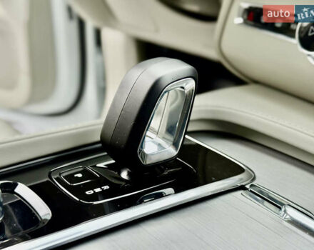 Белый Вольво ХС90, объемом двигателя 1.97 л и пробегом 9 тыс. км за 53999 $, фото 99 на Automoto.ua