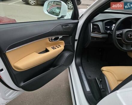 Білий Вольво ХС90, об'ємом двигуна 1.97 л та пробігом 15 тис. км за 61900 $, фото 16 на Automoto.ua