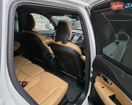 Білий Вольво ХС90, об'ємом двигуна 1.97 л та пробігом 15 тис. км за 61900 $, фото 7 на Automoto.ua