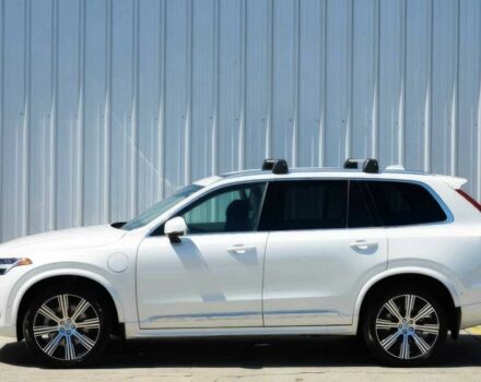 Вольво ХС90 2024 в Кривом Роге на Automoto.ua Белый Вольво ХС90, объемом двигателя 2 л и пробегом 10 тыс. км за 35700 $, фото 3 на Automoto.ua