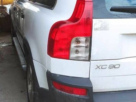 Белый Вольво ХС90, объемом двигателя 2.4 л и пробегом 350 тыс. км за 9000 $, фото 1 на Automoto.ua