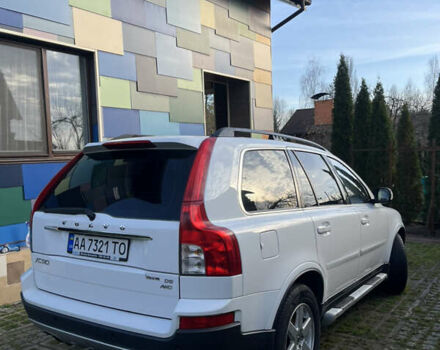 Белый Вольво ХС90, объемом двигателя 2.4 л и пробегом 375 тыс. км за 12500 $, фото 1 на Automoto.ua