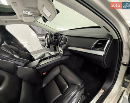 Вольво ХС90 2015 у Трускавце на Automoto.ua Бежевий Вольво ХС90, об'ємом двигуна 2 л та пробігом 136 тис. км за 21999 $, фото 24 на Automoto.ua