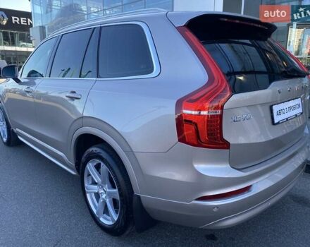 Вольво ХС90 2022 в Киеве на Automoto.ua Бежевый Вольво ХС90, объемом двигателя 1.97 л и пробегом 75 тыс. км за 47736 $, фото 4 на Automoto.ua