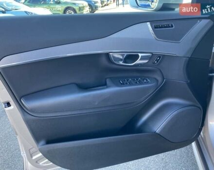 Вольво ХС90 2022 в Киеве на Automoto.ua Бежевый Вольво ХС90, объемом двигателя 1.97 л и пробегом 75 тыс. км за 47736 $, фото 8 на Automoto.ua