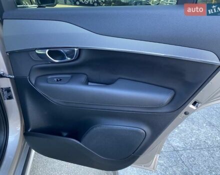 Вольво ХС90 2022 в Киеве на Automoto.ua Бежевый Вольво ХС90, объемом двигателя 1.97 л и пробегом 75 тыс. км за 47736 $, фото 12 на Automoto.ua