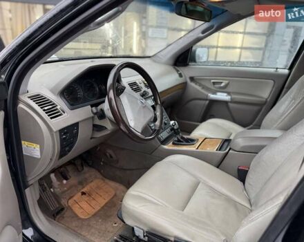Черный Вольво ХС90, объемом двигателя 2.4 л и пробегом 332 тыс. км за 5500 $, фото 4 на Automoto.ua