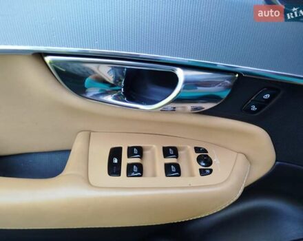 Чорний Вольво ХС90, об'ємом двигуна 2 л та пробігом 261 тис. км за 29300 $, фото 16 на Automoto.ua