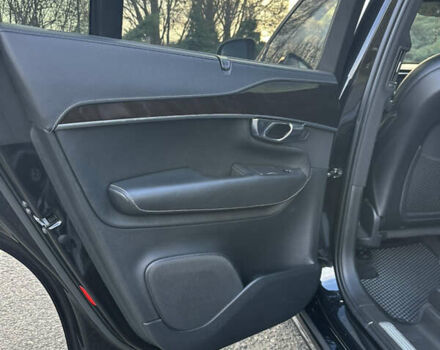 Чорний Вольво ХС90, об'ємом двигуна 2 л та пробігом 142 тис. км за 41000 $, фото 18 на Automoto.ua