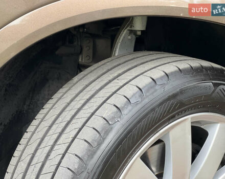 Коричневий Вольво ХС90, об'ємом двигуна 2 л та пробігом 181 тис. км за 29450 $, фото 14 на Automoto.ua