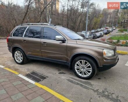 Коричневый Вольво ХС90, объемом двигателя 2.4 л и пробегом 420 тыс. км за 14000 $, фото 1 на Automoto.ua