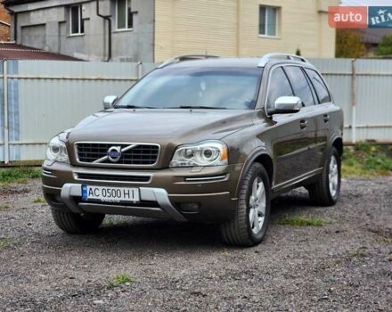 Коричневый Вольво ХС90, объемом двигателя 2.4 л и пробегом 289 тыс. км за 17250 $, фото 1 на Automoto.ua