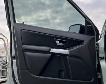 Серый Вольво ХС90, объемом двигателя 2.4 л и пробегом 250 тыс. км за 4200 $, фото 7 на Automoto.ua