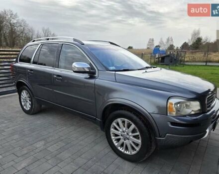Серый Вольво ХС90, объемом двигателя 2.4 л и пробегом 273 тыс. км за 2650 $, фото 2 на Automoto.ua