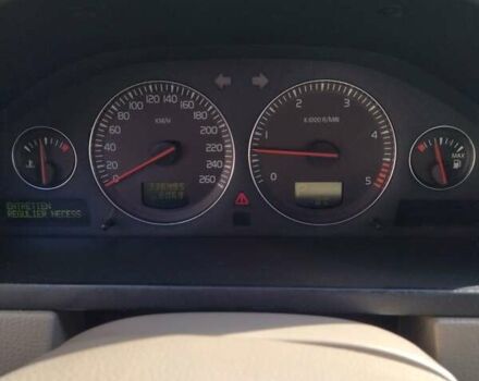 Серый Вольво ХС90, объемом двигателя 2.4 л и пробегом 336 тыс. км за 9100 $, фото 7 на Automoto.ua