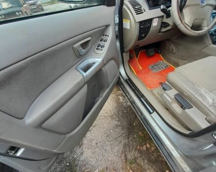 Серый Вольво ХС90, объемом двигателя 2.4 л и пробегом 385 тыс. км за 7000 $, фото 4 на Automoto.ua