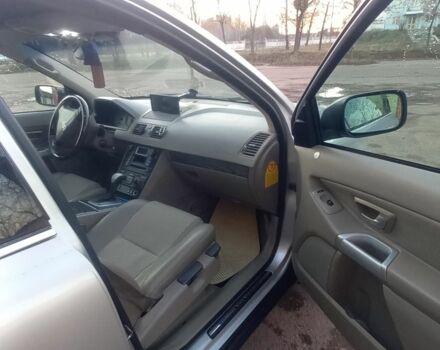 Серый Вольво ХС90, объемом двигателя 2.4 л и пробегом 417 тыс. км за 10500 $, фото 5 на Automoto.ua