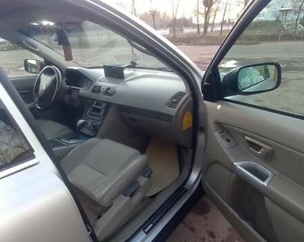 Серый Вольво ХС90, объемом двигателя 2.4 л и пробегом 417 тыс. км за 11000 $, фото 4 на Automoto.ua