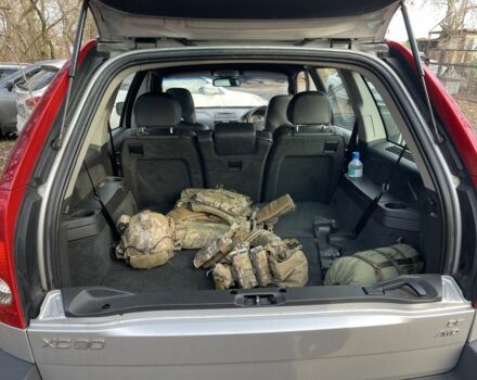 Серый Вольво ХС90, объемом двигателя 2.4 л и пробегом 210 тыс. км за 5500 $, фото 3 на Automoto.ua