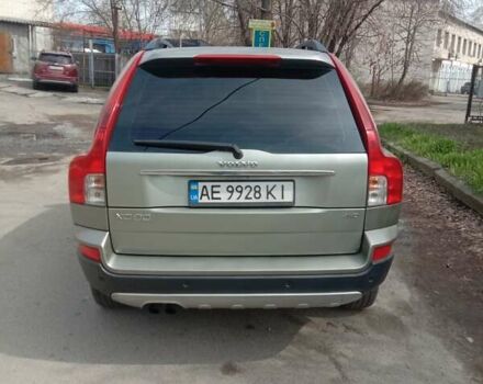 Серый Вольво ХС90, объемом двигателя 2.4 л и пробегом 372 тыс. км за 10500 $, фото 1 на Automoto.ua