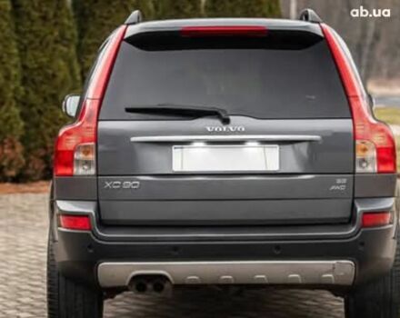Серый Вольво ХС90, объемом двигателя 2.4 л и пробегом 220 тыс. км за 3500 $, фото 2 на Automoto.ua