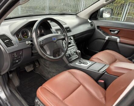 Сірий Вольво ХС90, об'ємом двигуна 2.4 л та пробігом 246 тис. км за 2600 $, фото 8 на Automoto.ua