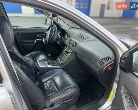Серый Вольво ХС90, объемом двигателя 2.4 л и пробегом 343 тыс. км за 10500 $, фото 15 на Automoto.ua