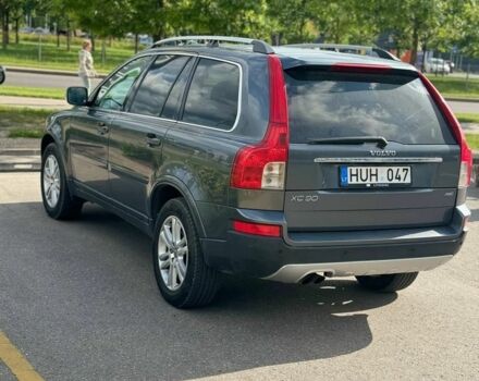 Серый Вольво ХС90, объемом двигателя 2.4 л и пробегом 350 тыс. км за 6500 $, фото 1 на Automoto.ua