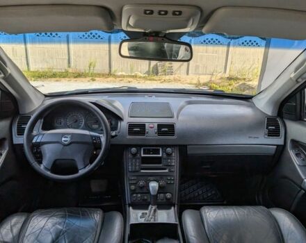 Серый Вольво ХС90, объемом двигателя 2.4 л и пробегом 250 тыс. км за 3650 $, фото 4 на Automoto.ua