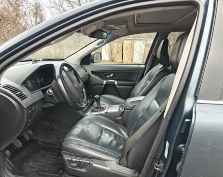 Серый Вольво ХС90, объемом двигателя 2.4 л и пробегом 446 тыс. км за 7000 $, фото 4 на Automoto.ua