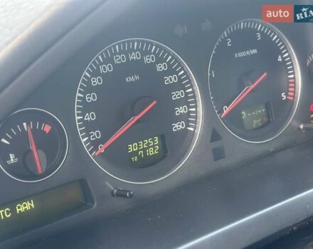 Сірий Вольво ХС90, об'ємом двигуна 2.4 л та пробігом 303 тис. км за 14500 $, фото 4 на Automoto.ua
