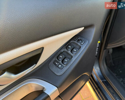 Сірий Вольво ХС90, об'ємом двигуна 2.4 л та пробігом 285 тис. км за 16163 $, фото 16 на Automoto.ua