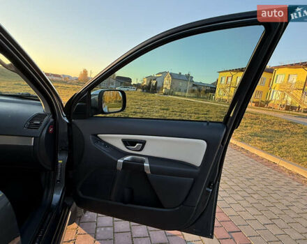 Сірий Вольво ХС90, об'ємом двигуна 2.4 л та пробігом 285 тис. км за 16163 $, фото 57 на Automoto.ua