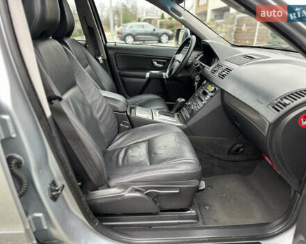 Сірий Вольво ХС90, об'ємом двигуна 2.4 л та пробігом 240 тис. км за 15999 $, фото 67 на Automoto.ua