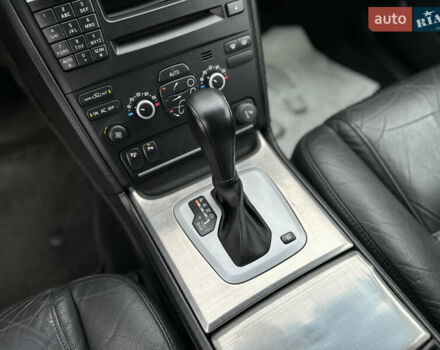 Сірий Вольво ХС90, об'ємом двигуна 2.4 л та пробігом 240 тис. км за 15999 $, фото 62 на Automoto.ua