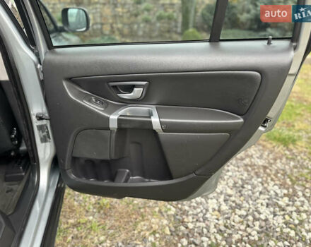 Сірий Вольво ХС90, об'ємом двигуна 2.4 л та пробігом 240 тис. км за 15999 $, фото 73 на Automoto.ua