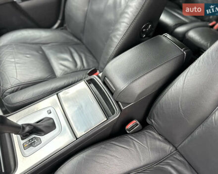 Сірий Вольво ХС90, об'ємом двигуна 2.4 л та пробігом 240 тис. км за 15999 $, фото 63 на Automoto.ua