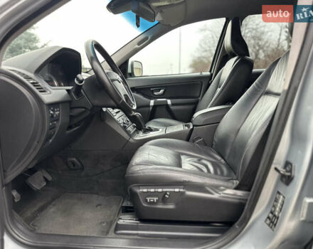 Сірий Вольво ХС90, об'ємом двигуна 2.4 л та пробігом 240 тис. км за 15999 $, фото 44 на Automoto.ua