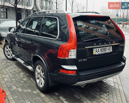 Серый Вольво ХС90, объемом двигателя 2.4 л и пробегом 270 тыс. км за 20500 $, фото 1 на Automoto.ua