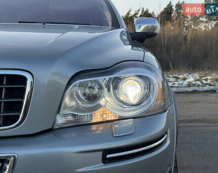 Серый Вольво ХС90, объемом двигателя 2.4 л и пробегом 255 тыс. км за 17400 $, фото 3 на Automoto.ua