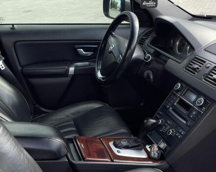 Серый Вольво ХС90, объемом двигателя 2.4 л и пробегом 273 тыс. км за 18000 $, фото 5 на Automoto.ua