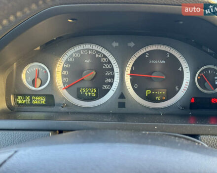 Серый Вольво ХС90, объемом двигателя 2.4 л и пробегом 255 тыс. км за 17400 $, фото 20 на Automoto.ua