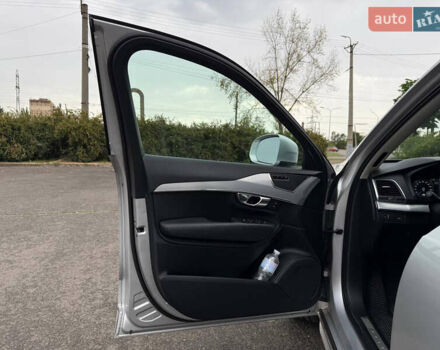 Вольво ХС90 2016 в Кривом Роге на Automoto.ua Серый Вольво ХС90, объемом двигателя 1.97 л и пробегом 99 тыс. км за 25999 $, фото 31 на Automoto.ua